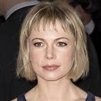 Why did Michelle Williams keep her hair short?1