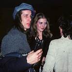 Who did Bebe Buell date?1