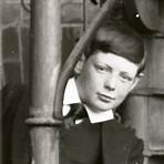 winston churchill pictures as young man2