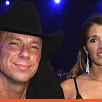 who is kenny chesney's current girlfriend 20171
