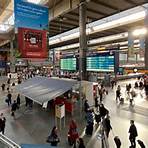 How many passengers does Munich Hauptbahnhof take a day?3