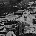 What concession was granted to build a railway between Canton and Hong Kong?2