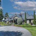 How many luxury homes are there in Vancouver Island?1