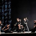 Who is Cloud Gate Dance Theatre?4