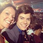 Who are Harry Styles parents?1