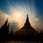 How do I enter the Shwedagon Pagoda?1