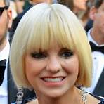 How did Anna Faris become famous?3