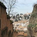 what is the name of the palace in spain granada and seville location near4