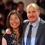 woody harrelson and laura louie4