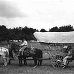 How many people were usually in a wagon train?2