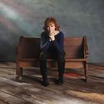Does Reba McEntire Sing 'Sing It now'?3