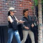 Who is Julianna Margulies dating?1