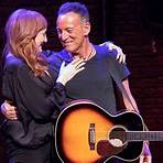 How did Bruce Springsteen and Patti Scialfa live in 2020?3