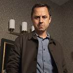 Is Sneaky Pete a good show?1