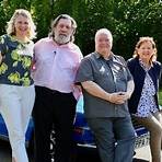 How does Celebrity Antiques Road Trip work?4