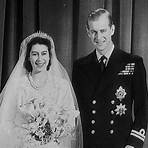 queen elizabeth ii young and prince philip kissing5