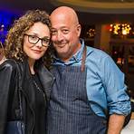What does Zimmern eat in bizarre world?2