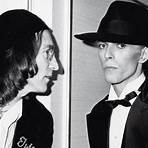 Did John Lennon and David Bowie meet at the 1975 Grammy Awards?1