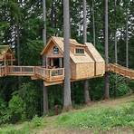 Lifted Lodge Treehouse2