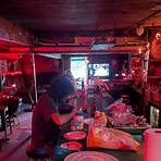 What are the best dive bars?1