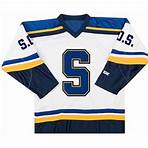 Does SZA wear a hockey jersey?1