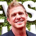 Who is Kenny Johnson wife?3