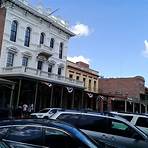 Is old Town Sacramento super crowded?1