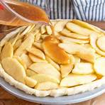 How do you make a sweet apple pie?5