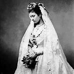 what is a traditional wedding dress of 18504