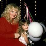 Is Sally Struthers still in the family?3