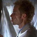 What are some interesting facts about the movie Memento?3