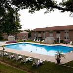 what can you do at country club apartments levittown pa3