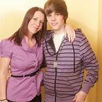 net worth of justin bieber's wife4