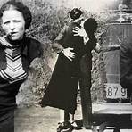 Lovers on the Run: The Complete Story of Bonnie & Clyde2