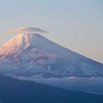 What attractions can be found around Mount Fuji?4