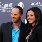 How old is Sara Evans and her husband?3