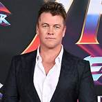 how many kids does luke hemsworth have in neighbours 23