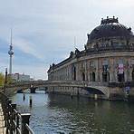 How much does it cost to go to Museum Island?3