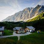 What are the best places to visit in Austria?3