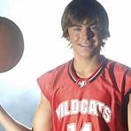 Did Zac Efron fight to get his voice in High School Musical 2?3