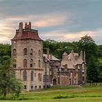 How many rooms does Fonthill Castle have?1