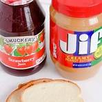 sf man hands out peanut butter jelly sandwich to hungry on thanksgiving3
