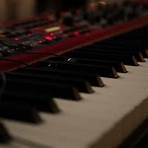 what is a musical synthesizer instrument piano1