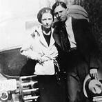 Lovers on the Run: The Complete Story of Bonnie & Clyde1
