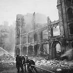 how did the bombing of london affect hackney england4