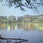 Does the Watergate Hotel still exist?1