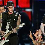 Who is in good charlotte band?3