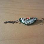 How to make fishing lures out of beer caps?1