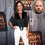 How old is Sara Evans and her husband?4