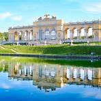 Who was the Empress when the Schonbrunn Palace was built?3